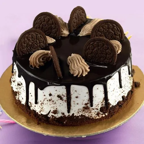 Classic Eggless Chocolate Cake with Oreo Topping