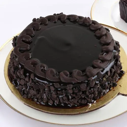 Sumptuous Dark Chocochips Cake