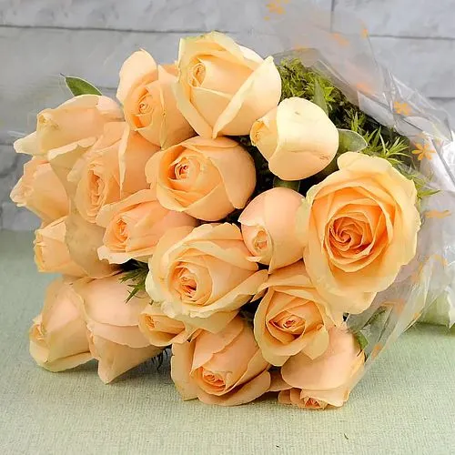 Distinctive Bouquet of Innocence Peach Roses	
